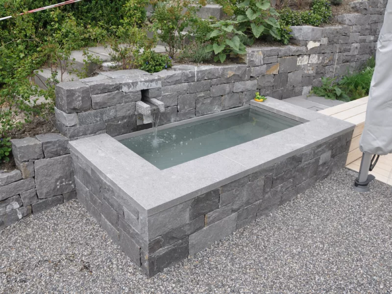Natursteinbrunnen